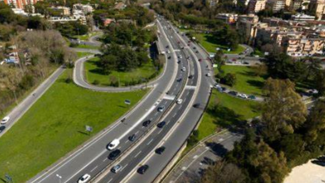 Figlia abbandonata dalla madre sul Grande Raccordo Anulare