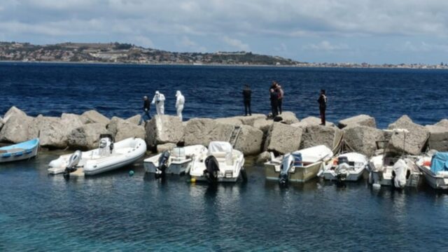Neonata trovata morta tra gli scogli da un pescatore: in corso le indagini del caso