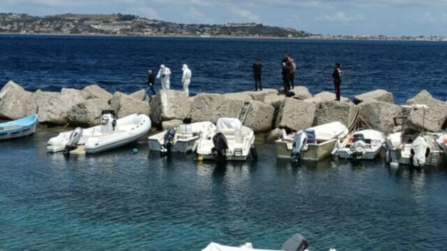 Neonato abbandonato sugli scogli: emerge una durissima verità sulla mamma di 13 anni. Cosa hanno scoperto gli inquirenti