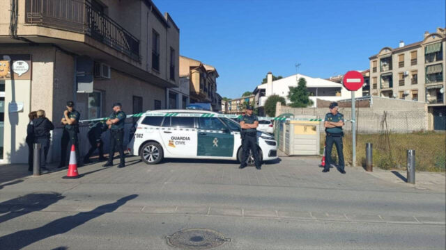 Tragedia familiare, nonno disperato si rinchiude in casa con i nipotini: l’epilogo è scioccante