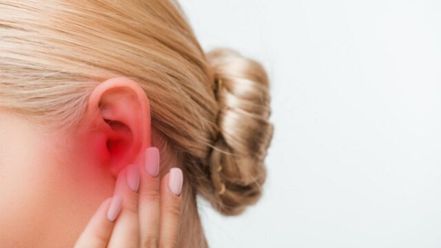 Orecchie, attenzione a questi sintomi: potrebbero essere causa di un’infezione