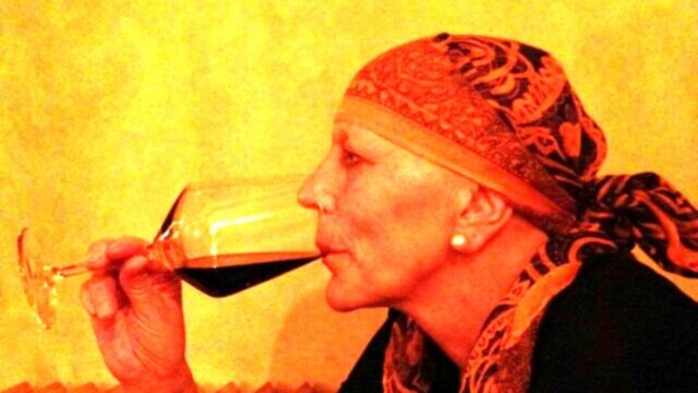 Il giallo dell’ex insegnante scomparsa e trovata morta nella cappella di famiglia del cimitero: indagini in corso
