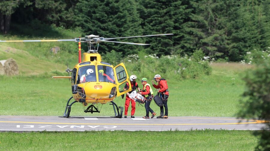 Tre militari del Soccorso Alpino precipitano nel vuoto