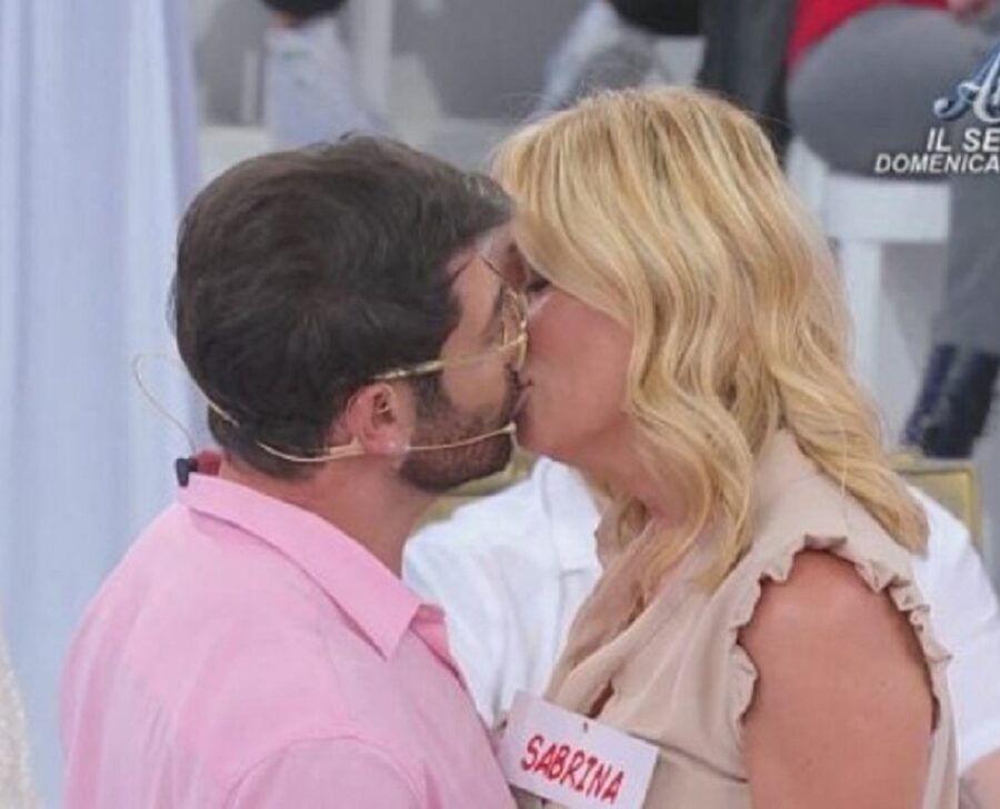 bacio Gianni Sperti Sabrina