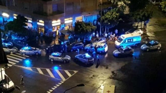 Vedono le gambe di una ragazza sotto una macchina, 24enne travolta e trascinata per diversi metri: è in condizioni gravissime