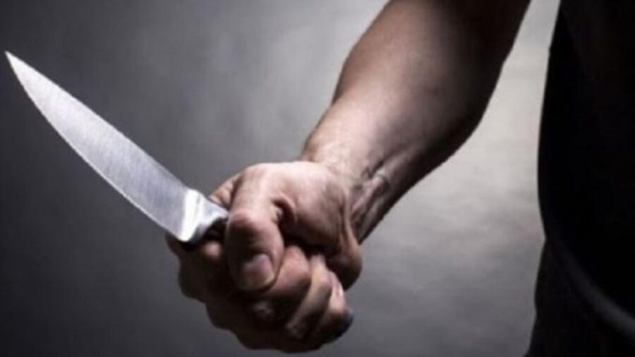 Uomo con coltello in mano