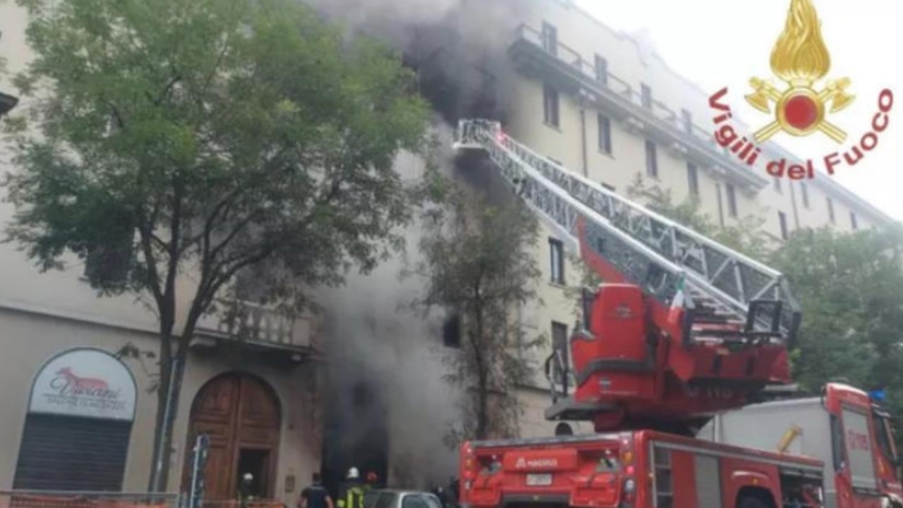 Autofficina prende fuoco e tre persone muoiono