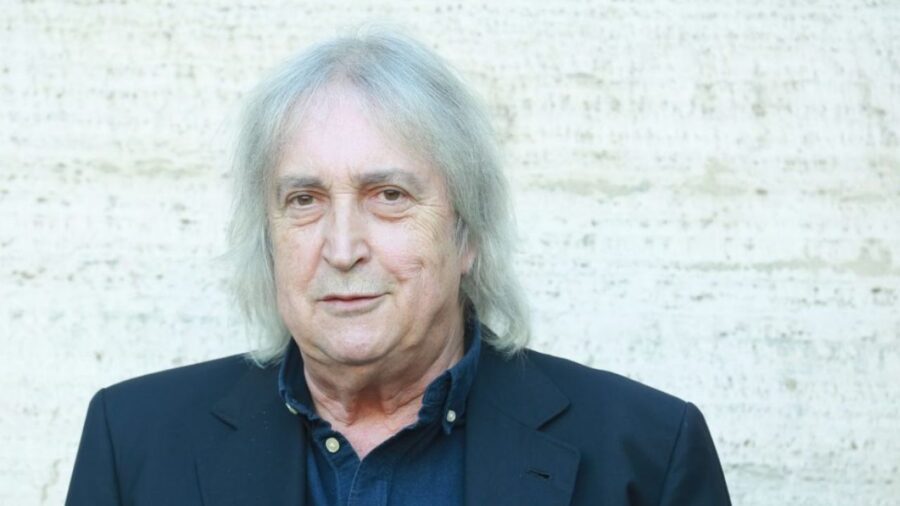 famoso sceneggiatore in ospedale per un'operazione a cuore aperto, enrico vanzina