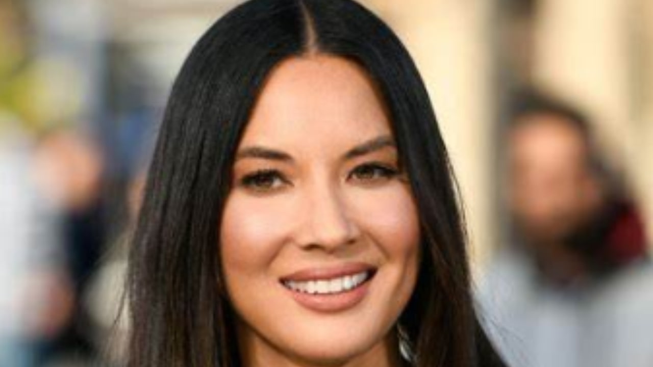 Olivia MUnn asporta il seno per eliminare il cancro