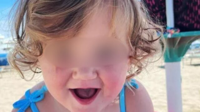 Dramma in spiaggia, la piccola Elettra ha perso la vita ad un anno e mezzo: cos’è successo