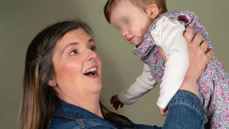 Rebecca Moss insieme alla figlia