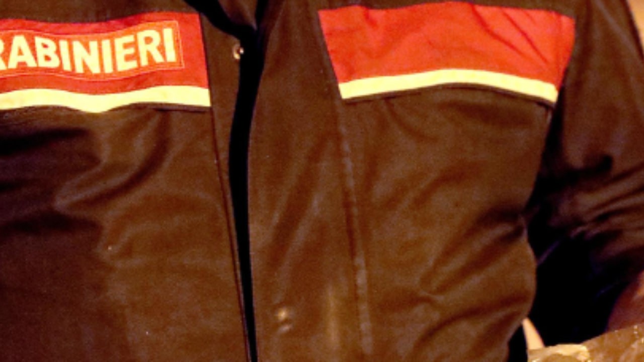 Carabinieri intervengono nella lite tra vicini di Vigevano