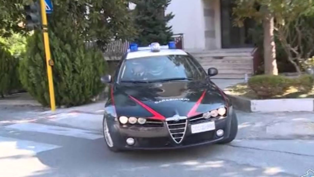 Lite tra vicini: uno dei due spara all'altro