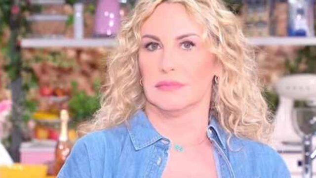 “Non posso credere che tu non ci sia più…” Grave lutto per Antonella Clerici a poche ore dall’operazione: l’annuncio