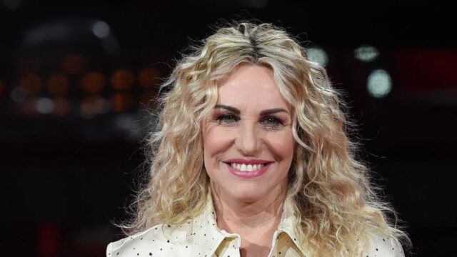 Nella prima serata del Festival di Sanremo Antonella Clerici ha lanciato una frecciatina in diretta a Gerry Scotti: qual è stata la reazione del conduttore 