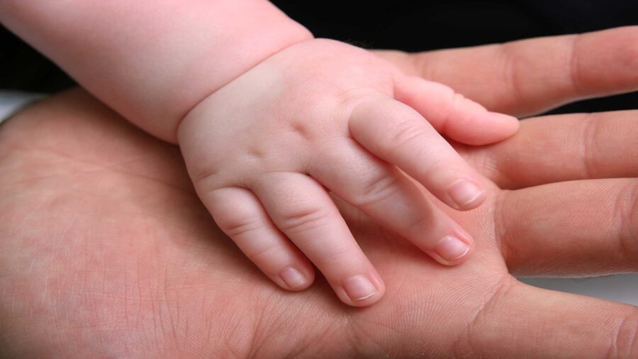Mano di un bambino