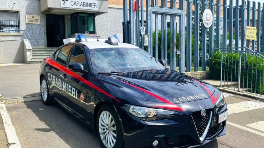 Femminicidio choc, si presenta al commissariato con il cadavere