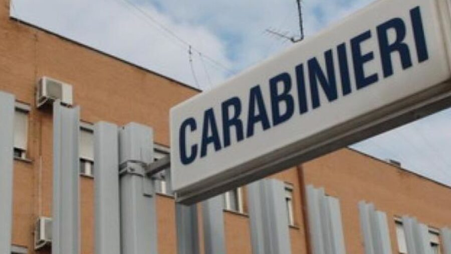 Femminicidio choc, si presenta al commissariato con il cadavere