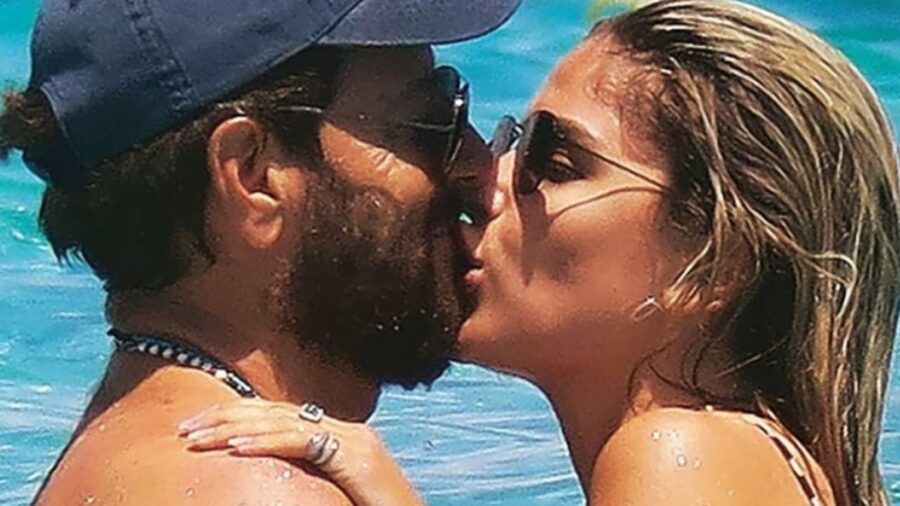 Enrico Papi paparazzato con la giovane modella Claudia Motta