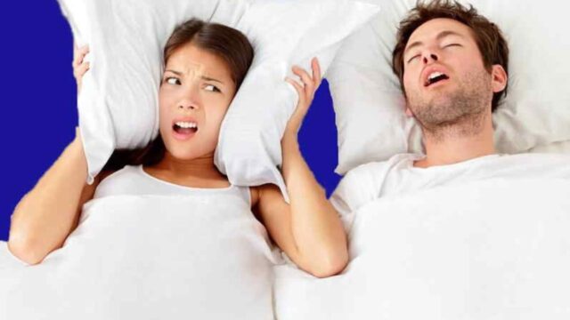 Smettere di russare, queste semplici mosse ti aiuteranno a risolvere il problema