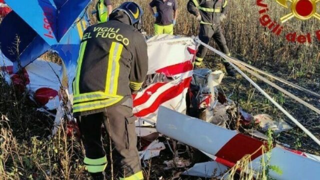 Tragico incidente in volo: velivolo si schianta al suolo, purtroppo il bilancio è drammatico
