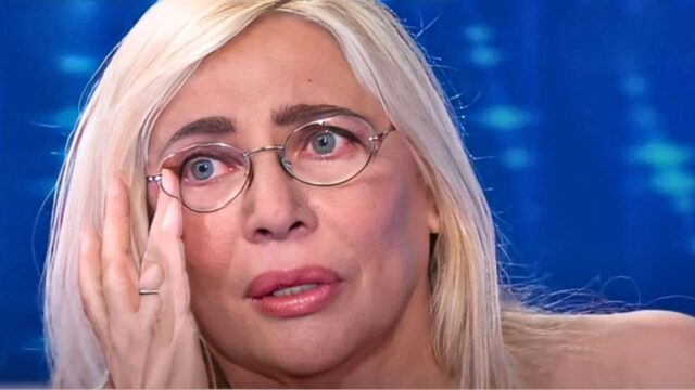 Mara Venier ricoverata in ospedale, una foto della conduttrice preoccupa i fan: cosa è successo