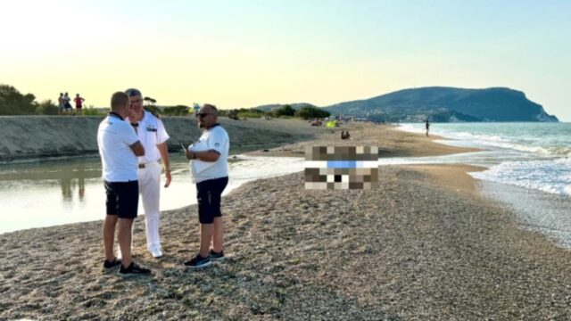 Tragedia improvvisa in spiaggia, il corpo è stato ritrovato dai bagnanti: dove e cosa è successo