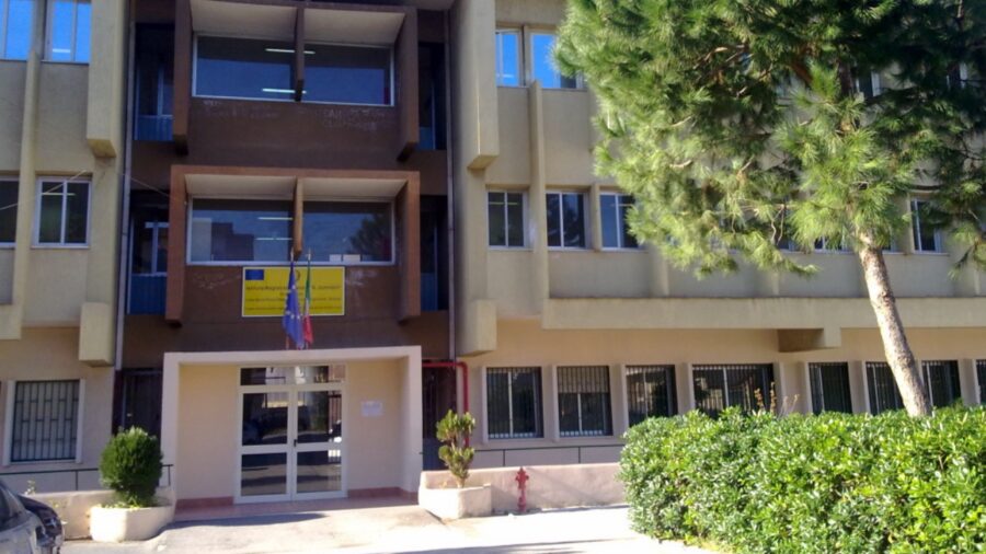 Studenti vanno sulla tomba della prof scomparsa