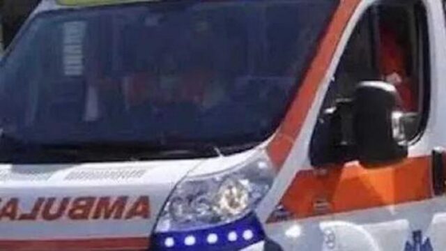 Terribile incidente nella notte, auto si schianta contro un muro, il bilancio è molto grave: dove e cosa è successo 