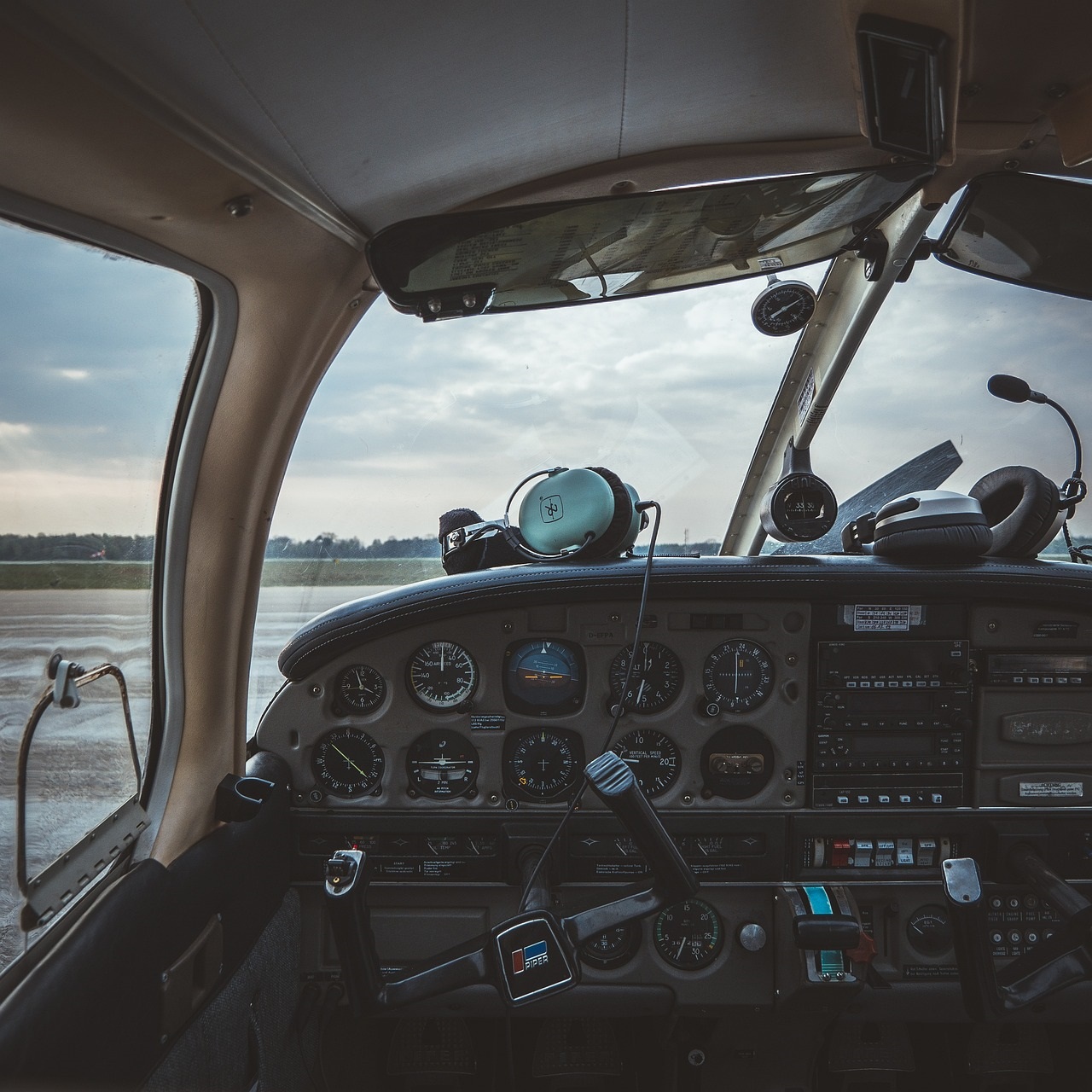 cabina pilotaggio aereo