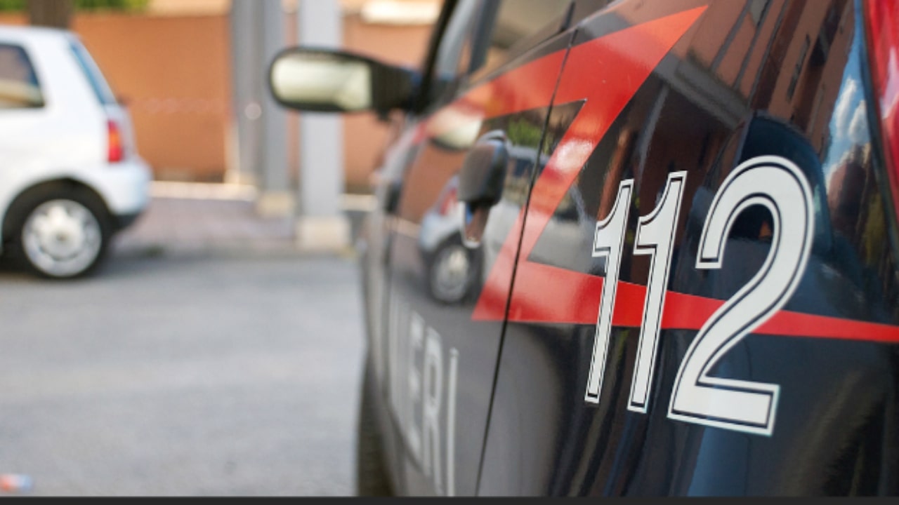 Donna trovata senza vita nella sua auto