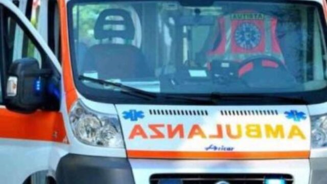 Tragico incidente al porto, viene colpito alla testa da un pezzo di barca: l’esito è drammatico