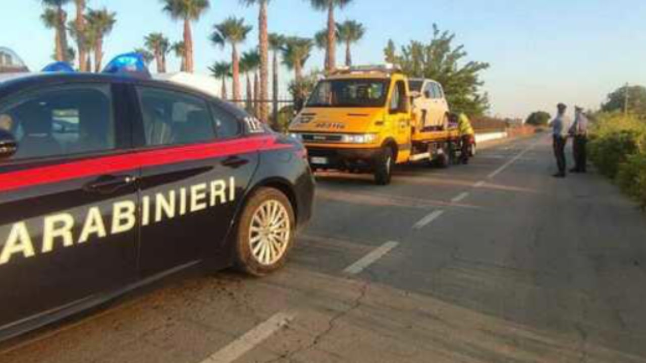 Vettura si apre all'improvviso