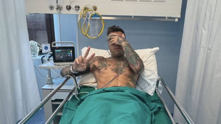 Fedez ricoverato d'urgenza