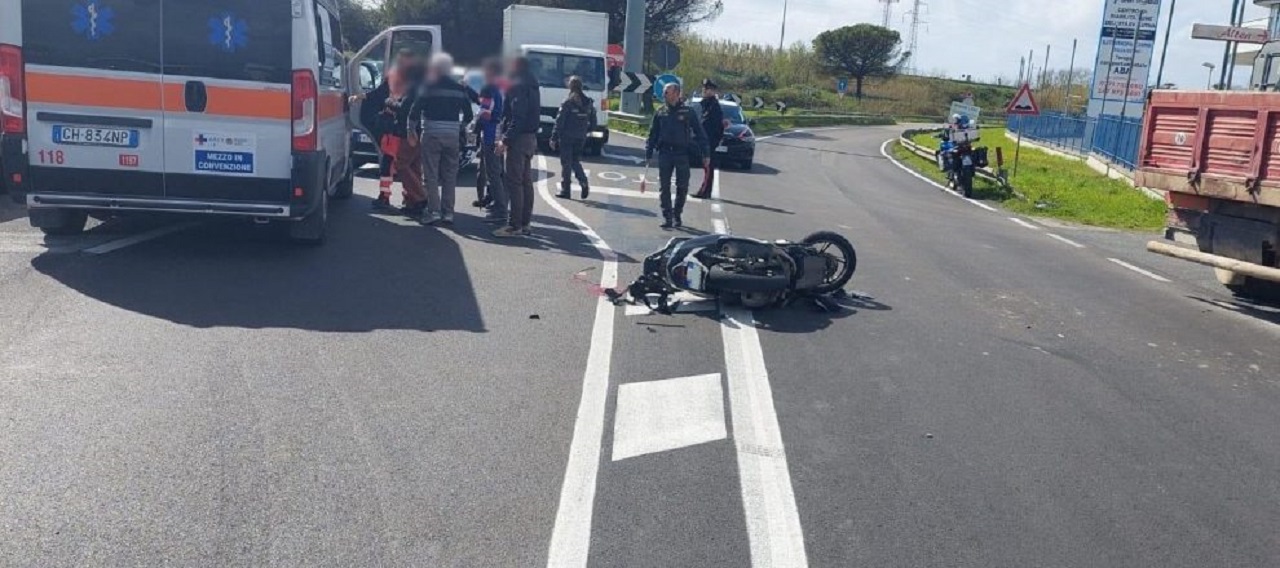 scontro scooter e furgone