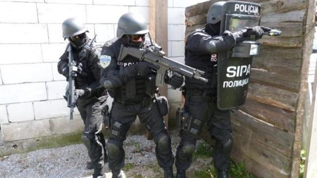 sparatoria in una scuola in Bosnia