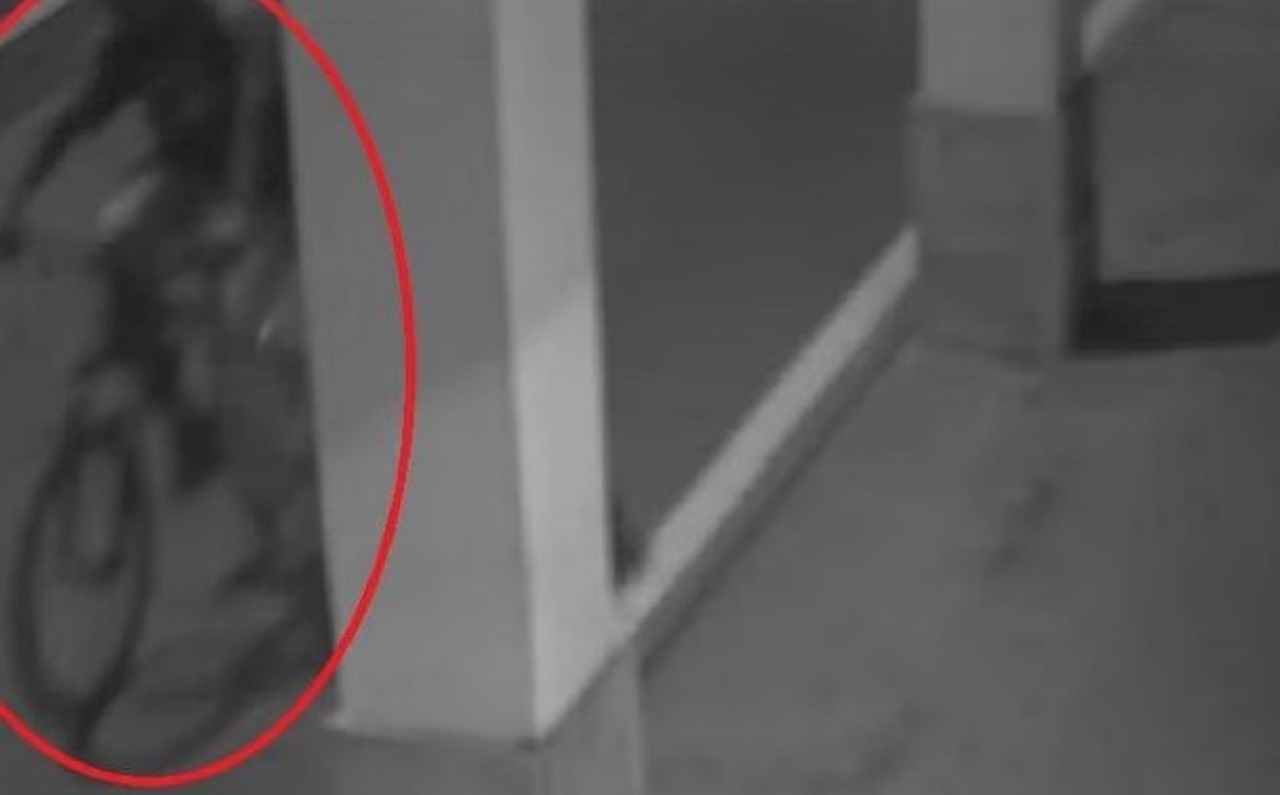 identificato l'uomo in bici: sarebbe il presunto killer