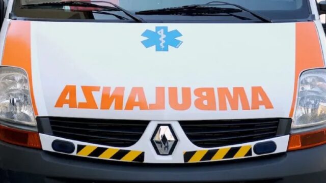 Tragedia in strada, muore dopo aver salvato la moglie da un’auto. Dove e cosa è successo 