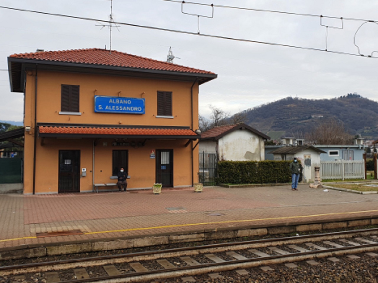 donna investita da treno