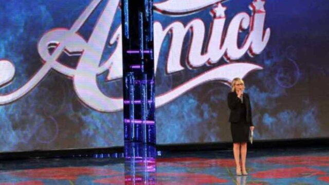 “Tre nomi importantissimi” in arrivo il Serale di Amici di Maria de Filippi: chi sono i probabili giudici di questa edizione