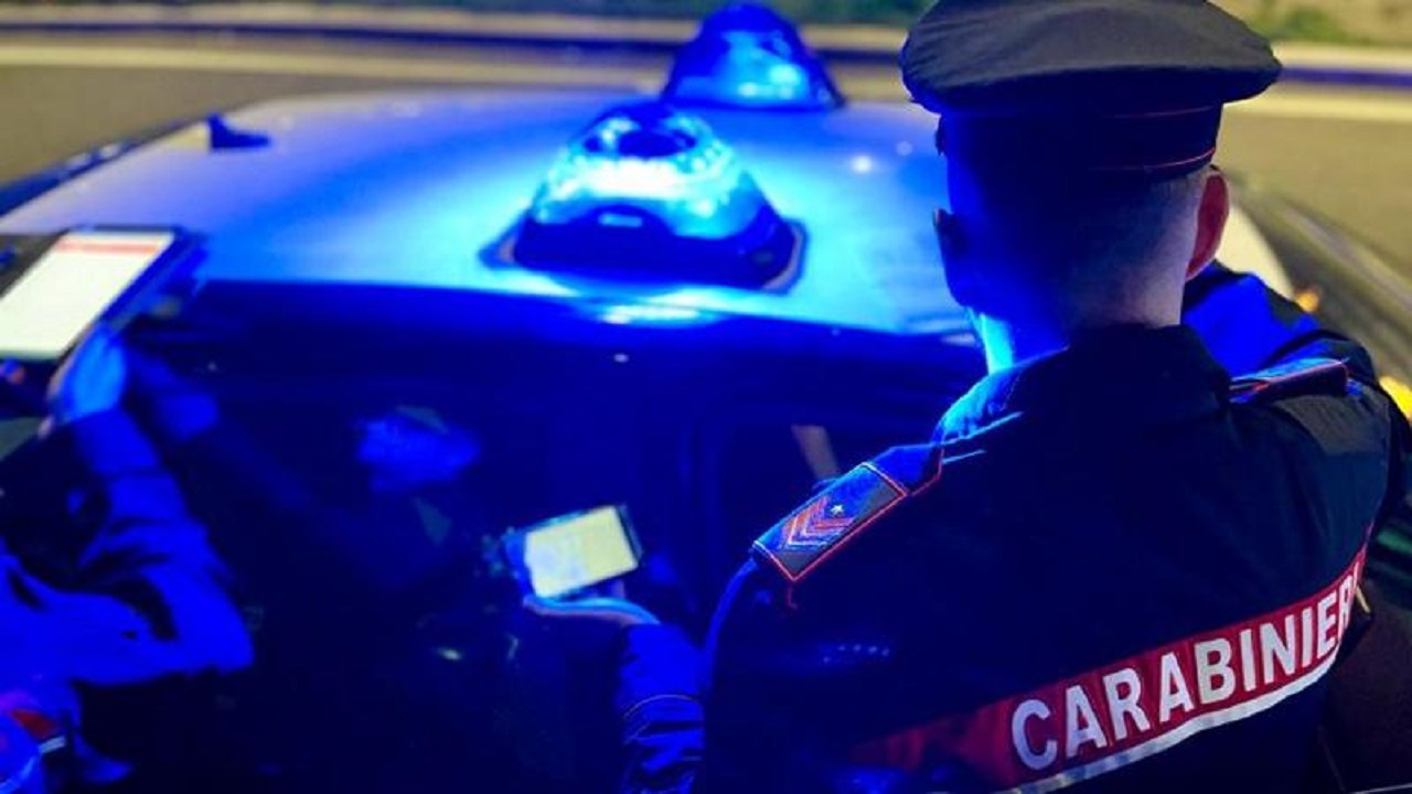 omicida si consegna alla polizia