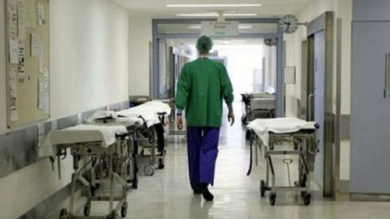 morta ragazza britannica per improvvisa emorragia cerebrale