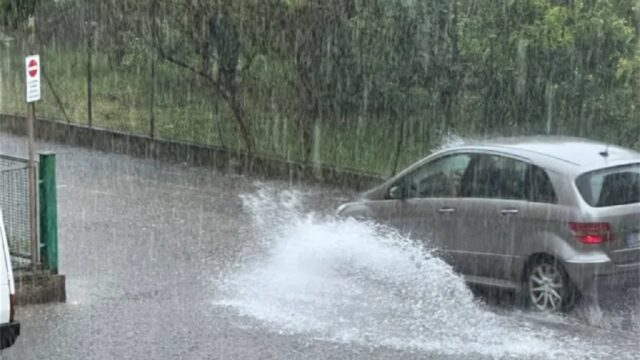 Nubifragio nella città italiana, strade come fiumi e completamente sommerse dall’acqua: dove e cosa è successo 