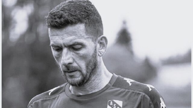 Gravissimo lutto nel calcio, l’amato calciatore si è accasciato a terra durante una partita