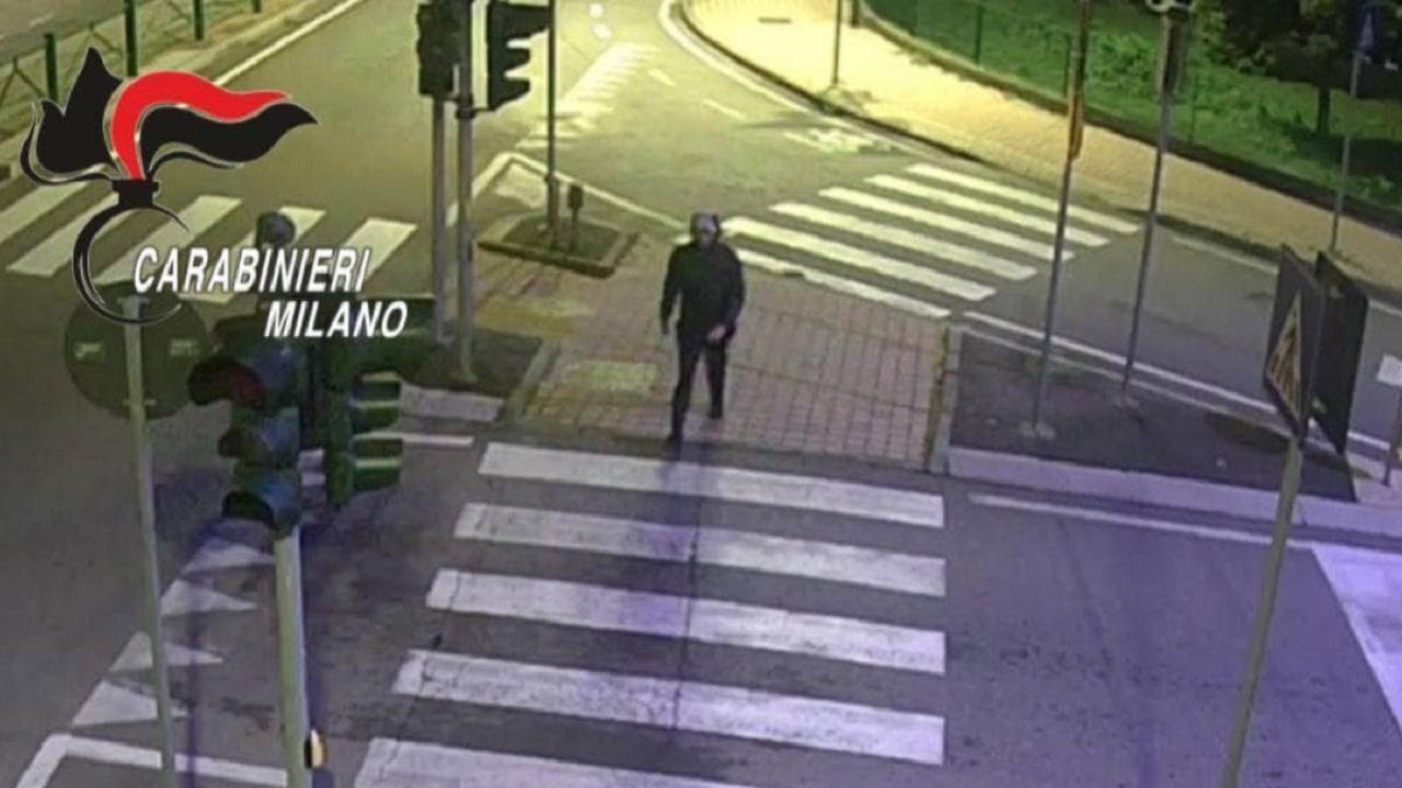 killer ripreso dalle telecamere di sorveglianza
