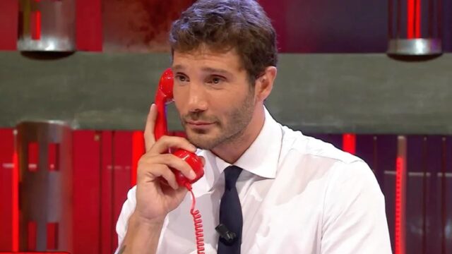 “Lo dicono al Dottore prima della puntata” Svelato il meccanismo secondo cui ad Affari Tuoi sarebbe tutto preparato