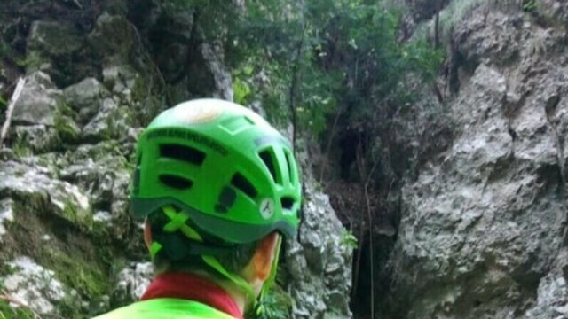 Muore tragicamente durante un’escursione in montagna, aveva 26 anni: dove e cosa è successo