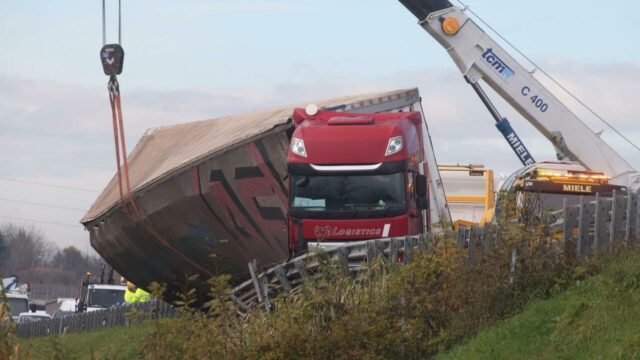 “Stava svolgendo il suo lavoro” 39 anni investito e ucciso da un tir in autostrada A1. Cos’è successo