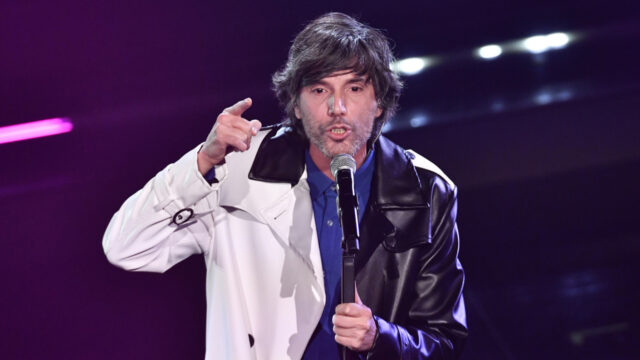 “Il mio ultimo concerto” Il cantante italiano annuncia il ritiro dalle scene: le parole d’addio 