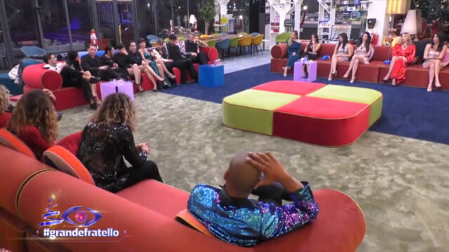 “Devo andare via, un dolore grande” Grande Fratello, l’inquilina abbandona: il motivo è serio 